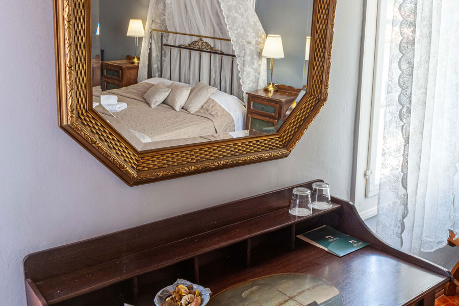 Althaia Pension Nafplio - Aloe Double Room Desk & Mirror