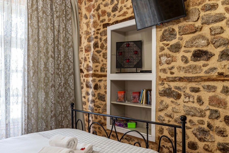 Althaia Pension Nafplio - Lemon Balm Double Apartment Bookcase